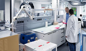 專業(yè)研發(fā)、管理銷售、施工工人100余人